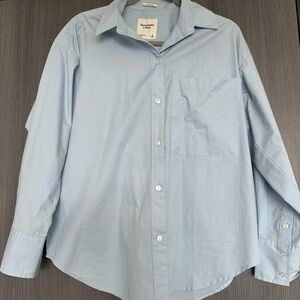Abercrombie. Oversized poplin button up shirt. Light blue.